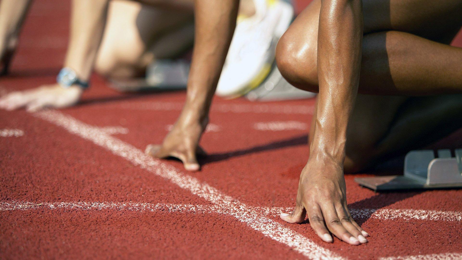 NBA季后赛激战正酣，东西部豪强争夺总决赛门票