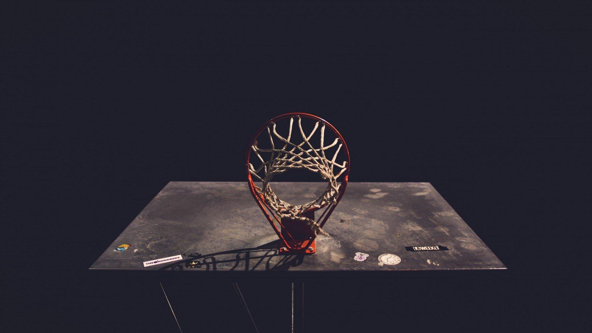 库里再创三分球神话,勇士队逆转取胜锁定季后赛席位