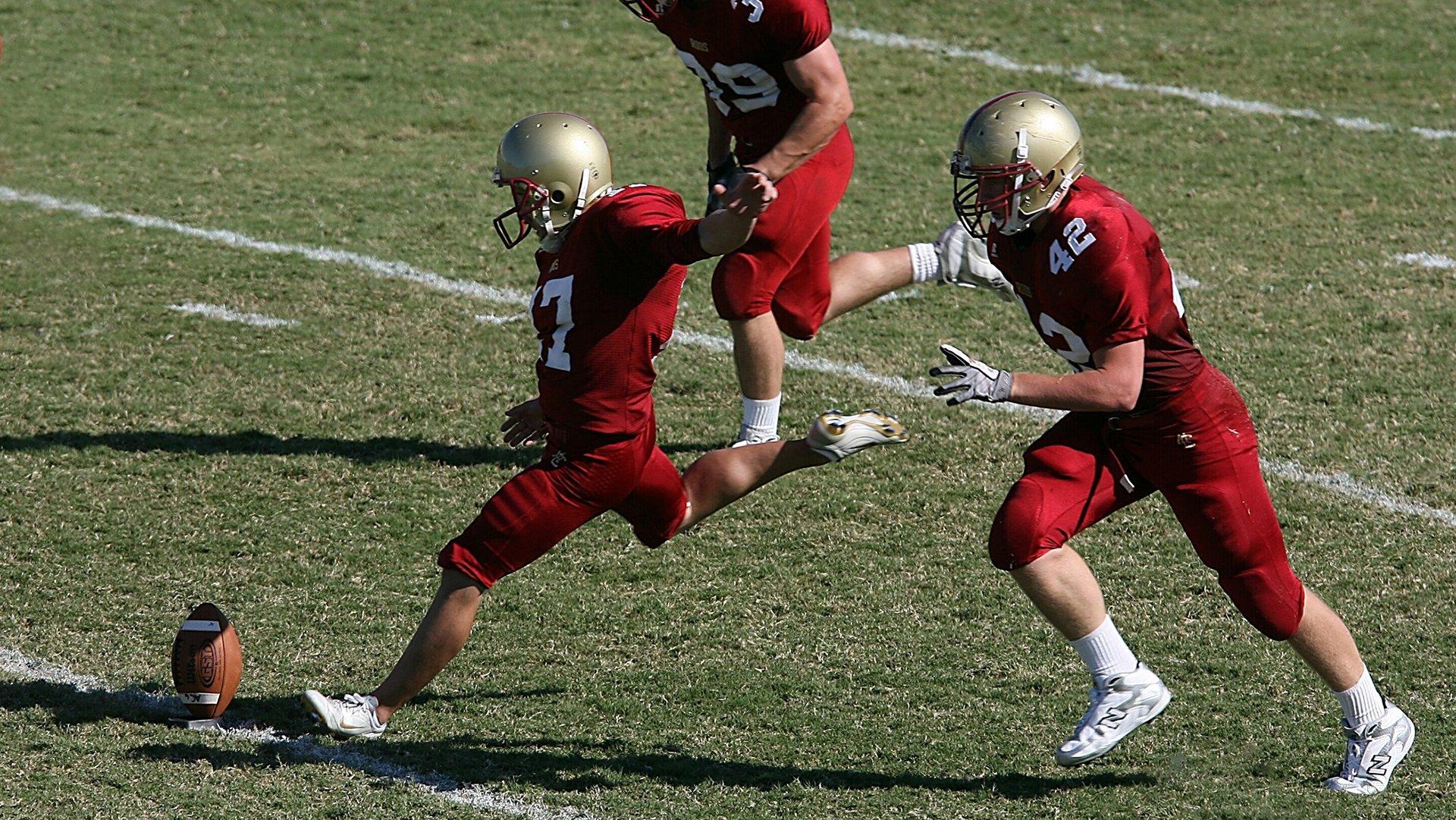 梅西第八次捧起金球奖 阿根廷巨星再创足坛历史