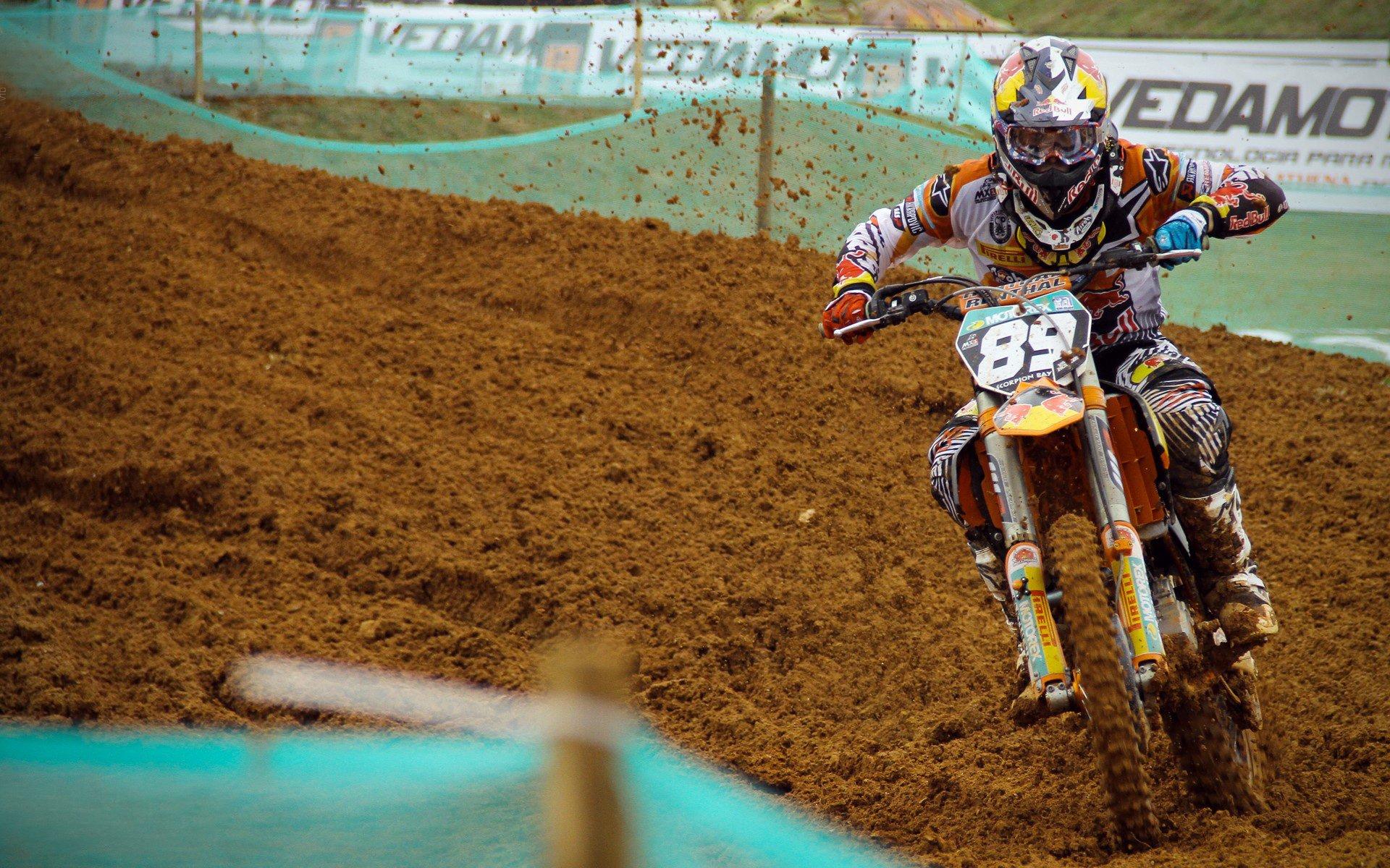 中国滑雪新星闪耀国际赛场，谷爱凌再夺金牌创历史