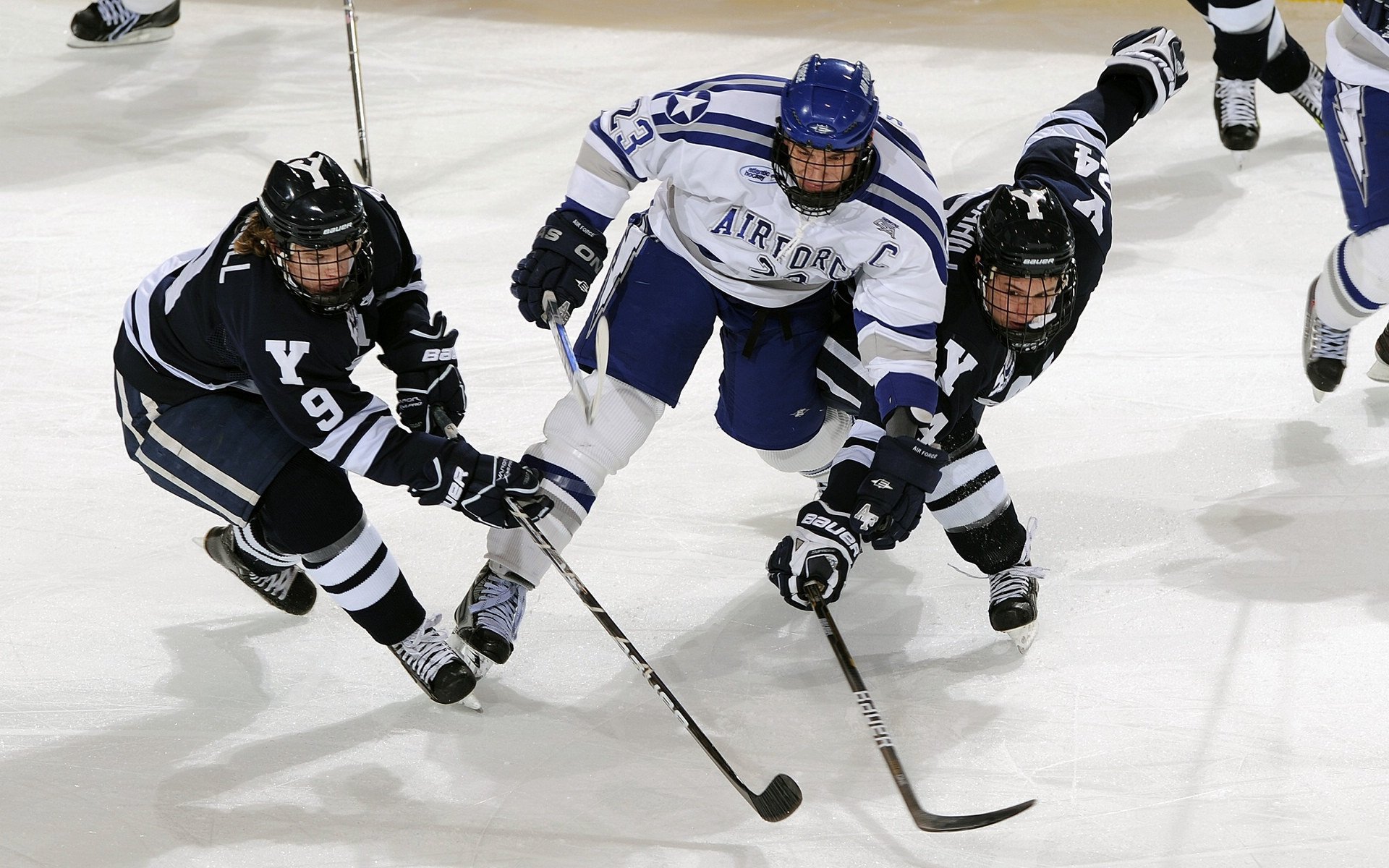 中国冰雪运动蓬勃发展,年轻选手国际赛场崭露头角